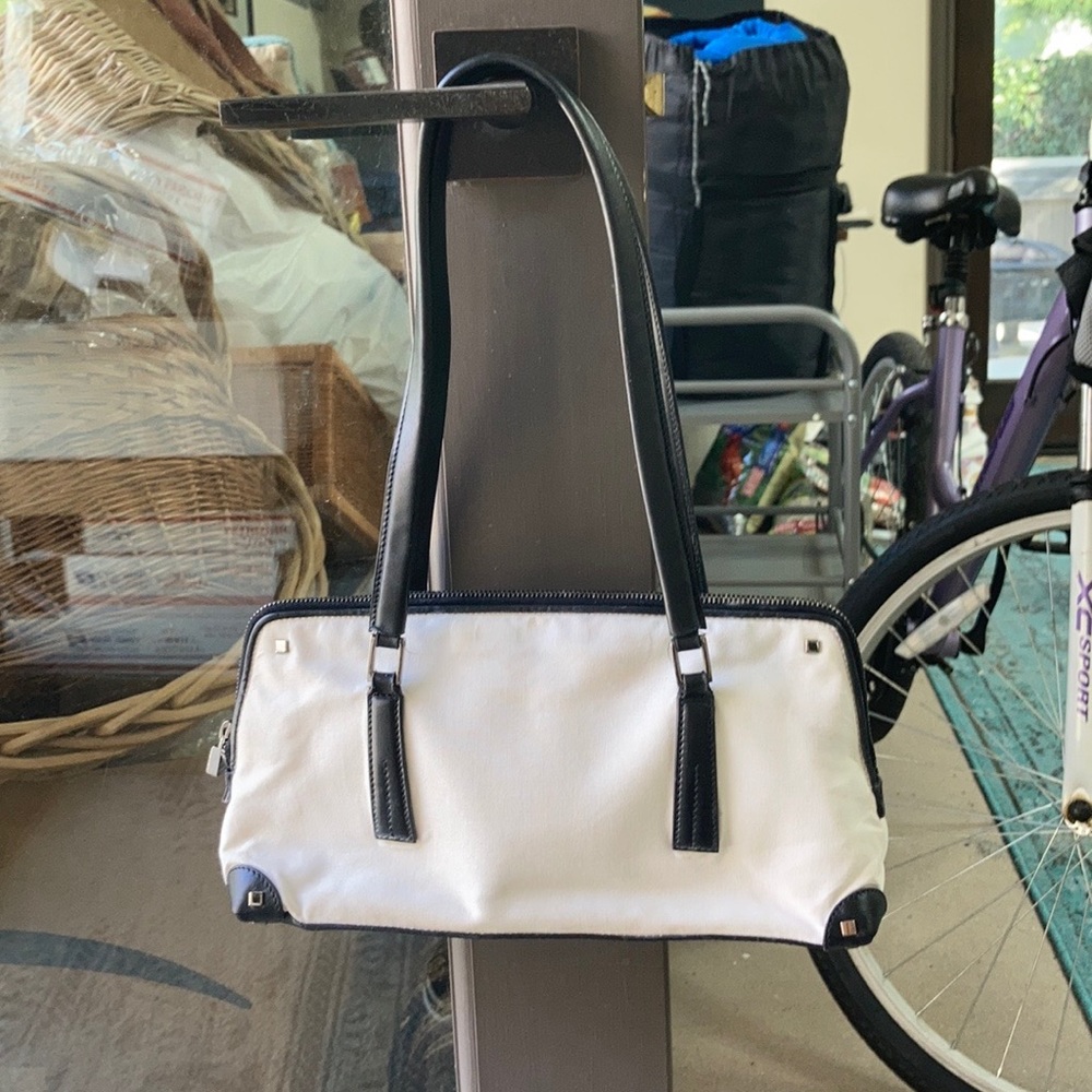 Adorable vintage Gucci bag